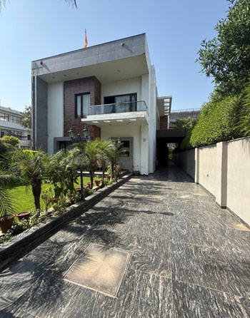 Farmhouse and Farmland for Sale in Radhey Mohan Drive South Delhi