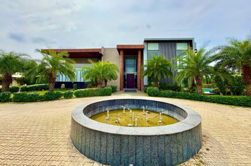 Farmhouse for RENT in central drIve, dlf chattArpur, south delhi