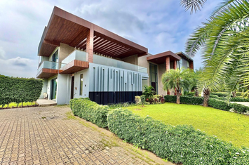 Farmhouse for RENT in central drIve, dlf chattArpur, south delhi