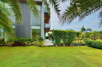 Farmhouse for RENT in central drIve, dlf chattArpur, south delhi