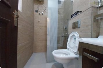 Brand-new Builder Floor For rent in Green Park extension