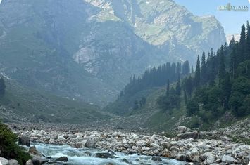 MOST PICTURESQUE BIGGEST RESORT OF MANALI FOR SALE